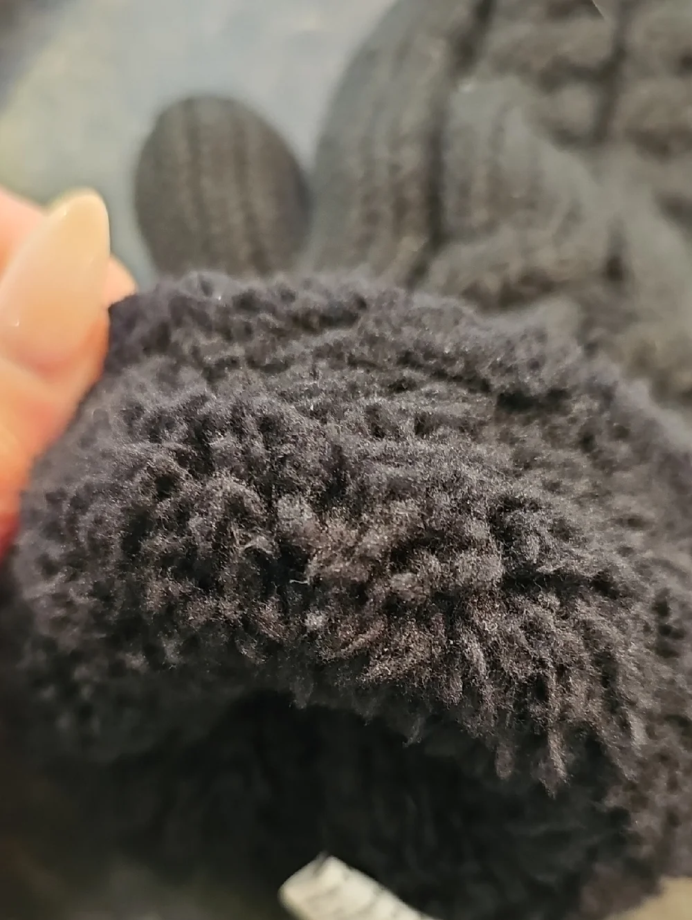 Isotoner Black Cable Knit Mittens W/ Fleece Interior One Size